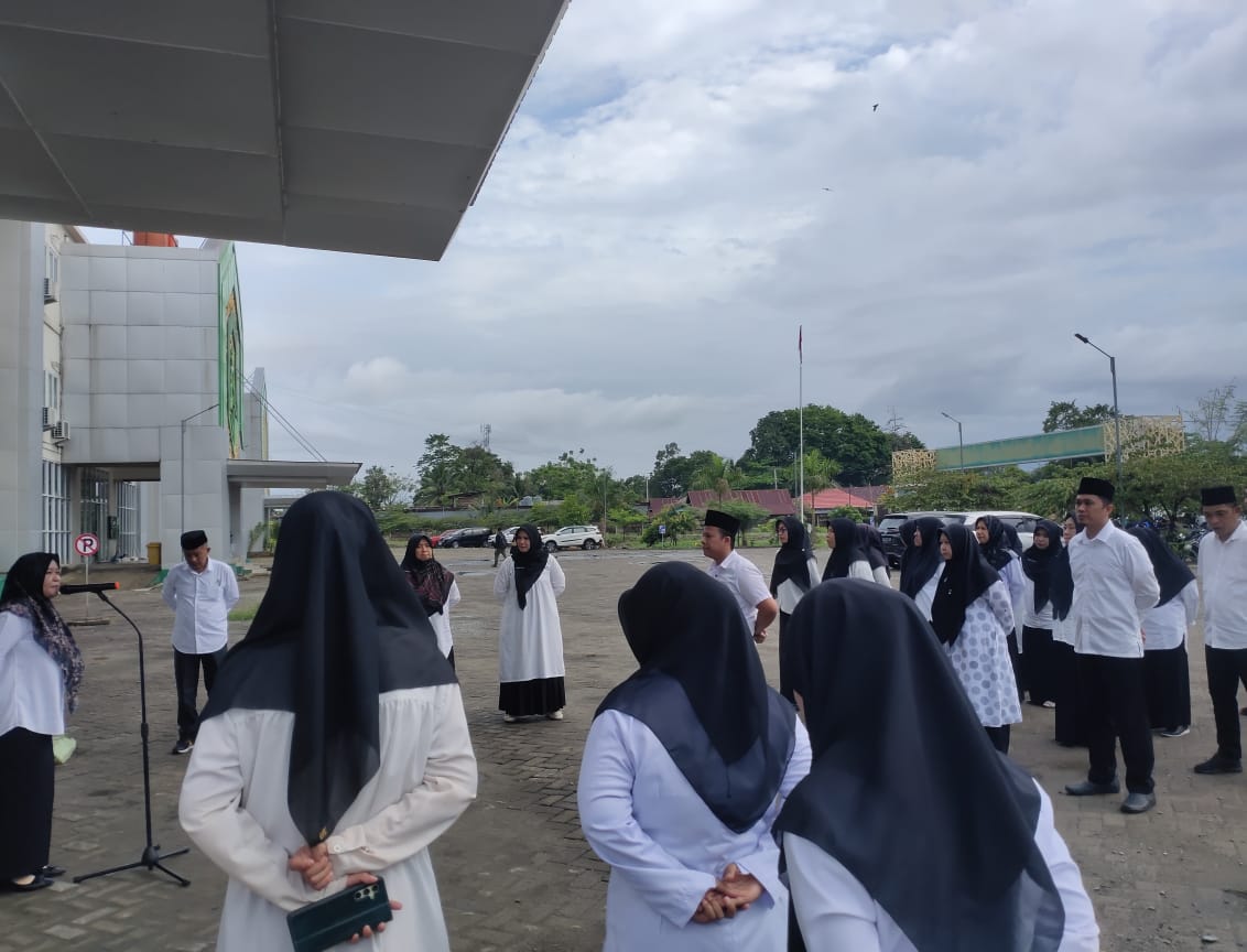 Dekan Apresiasi Prestasi Mahasiswa dan Akreditasi Prodi