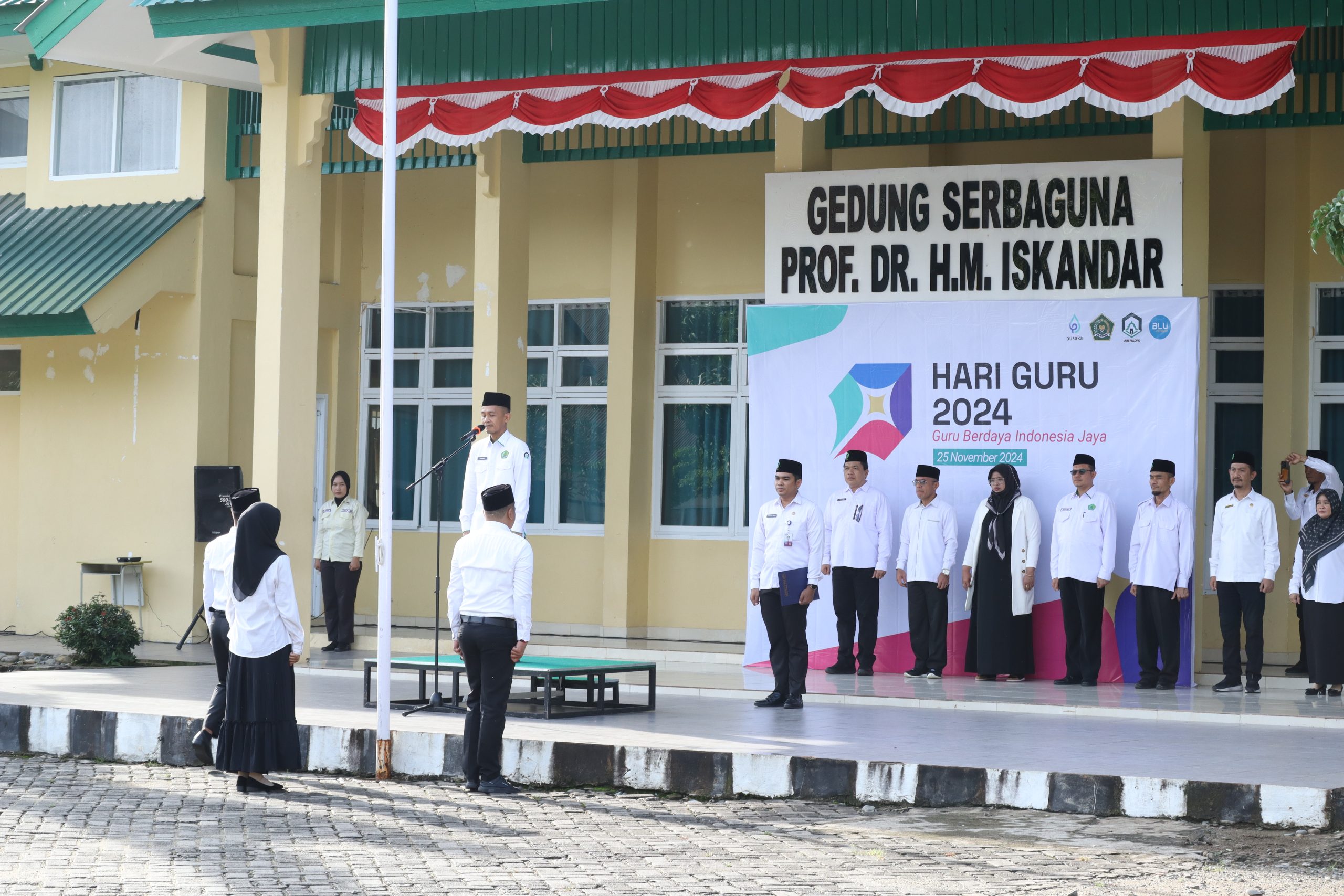 FEBI IAIN Palopo Meriahkan Hari Guru Nasional dengan Upacara dan Pidato Inspiratif Rektor