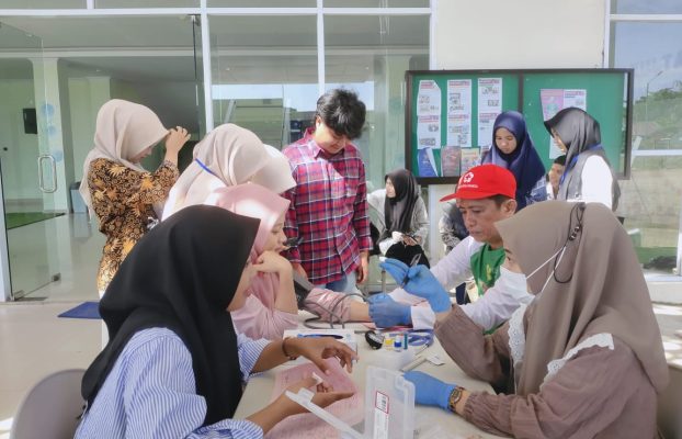 HMPS Ekonomi Syariah FEBI IAIN Palopo dan PMI Kota Palopo Gelar Donor Darah untuk Tingkatkan Kepedulian Sosial Mahasiswa